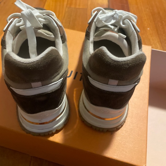 Louis Vuitton Run Away - Picture 2 of 5